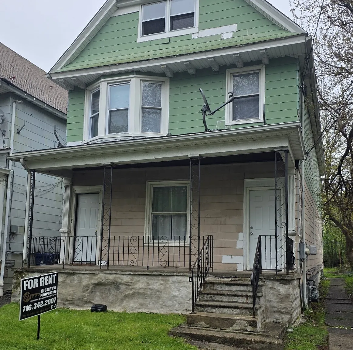 3 bed, 1000 sqft, $1,100 — Photo 1