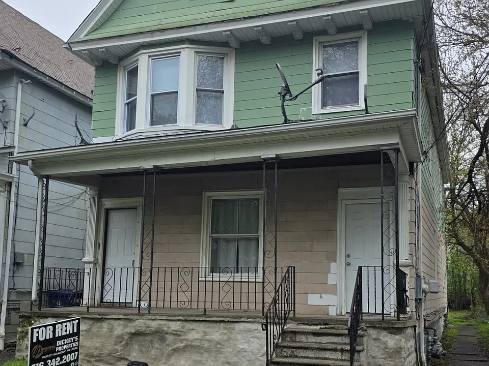 135 Gold St #1