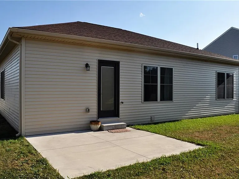 1914 Buckthorn Dr — Photo 3