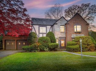 106 Andover Rd, Rockville Centre, NY 11570