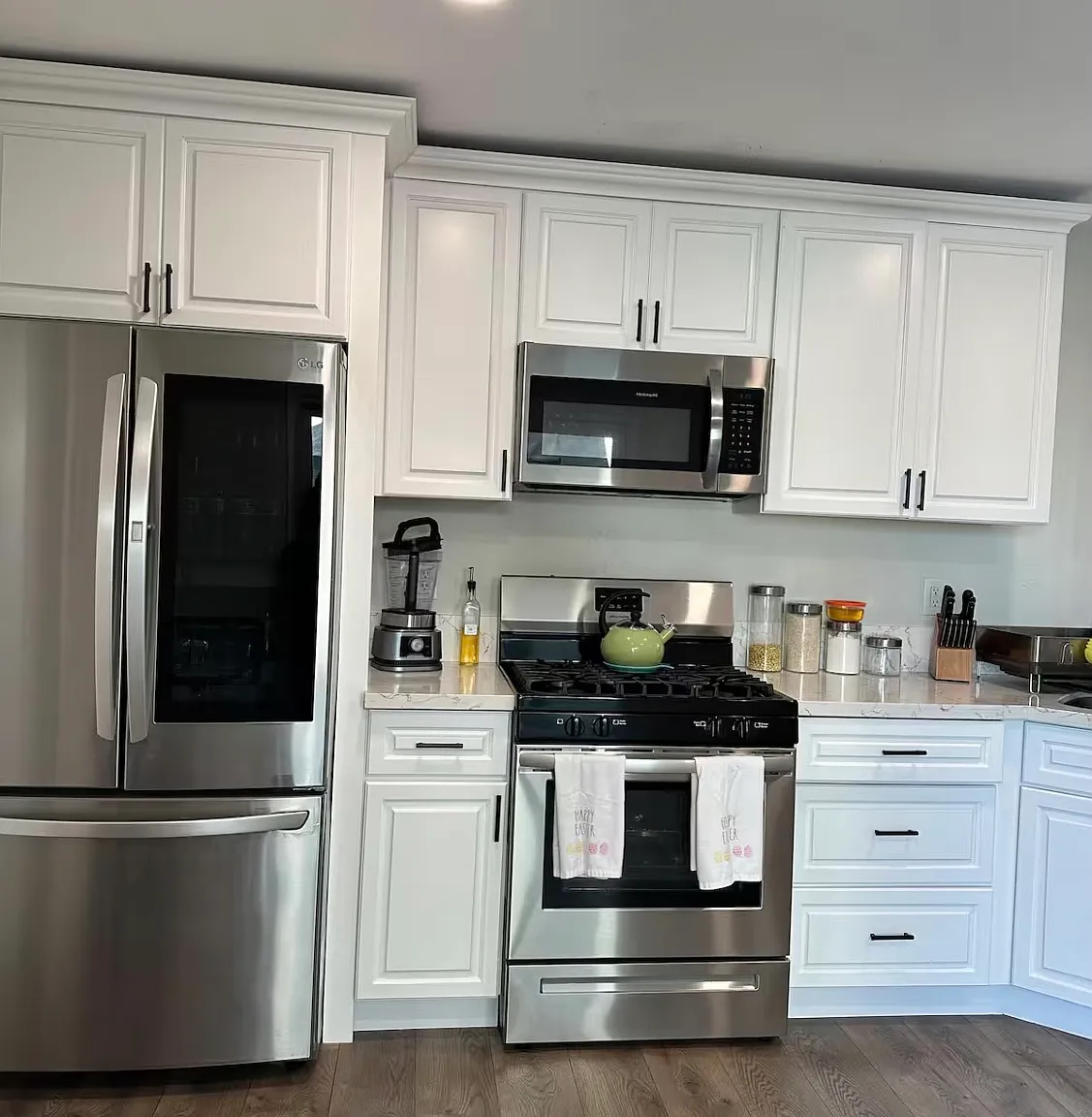 3 bed, 1369 sqft, $3,398 — Photo 4