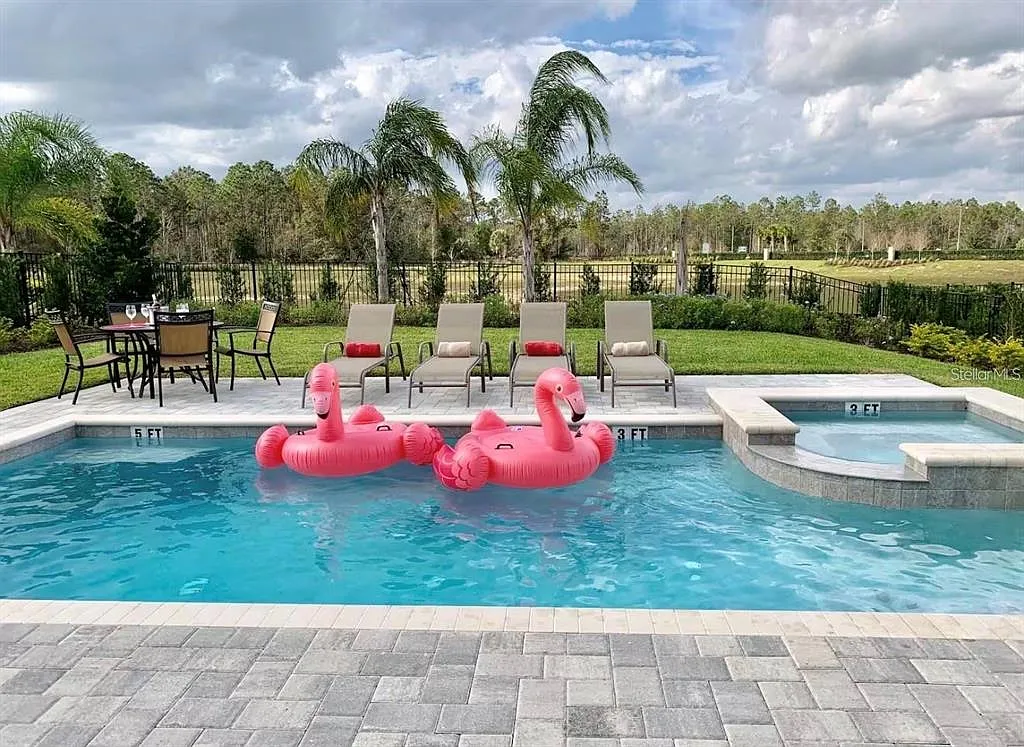 6 bed, 6.0 bath, 2831 sqft, $4,500 — Photo 2