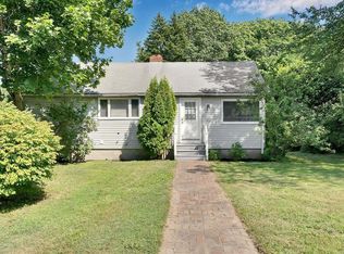 13 Middle Rd, Falmouth, ME 04105