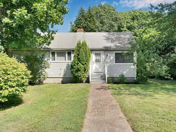 13 Middle Road, Falmouth, ME 04105