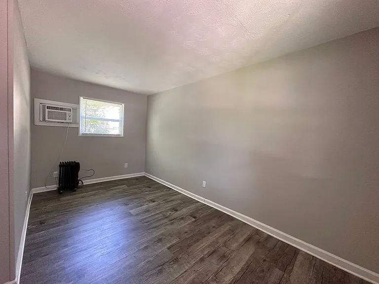 204 Courtyard Cir — Photo 29
