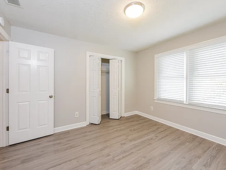 231 Amsterdam Dr SW — Photo 13