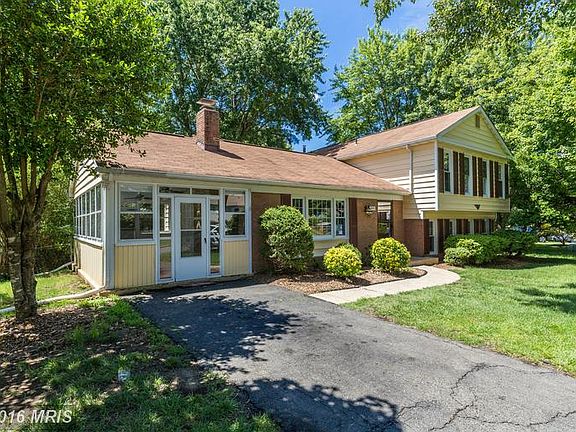 3rd image of 7811 Welch Ct