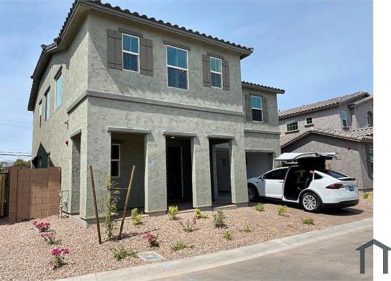2nd image of 1024 N 70th Pl