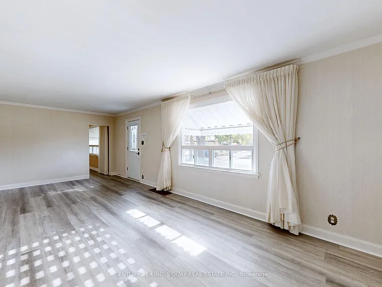 60 Northwood Dr — Photo 4