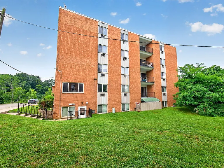 Beechmont Towers — Photo 62