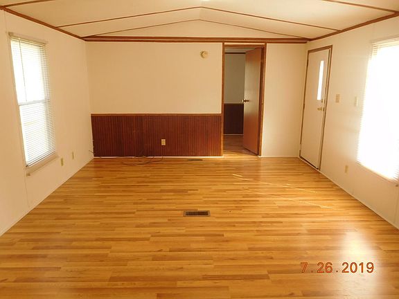 3rd image of 118 Goddard Ln