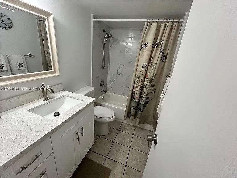 815 SW 30th St #J — Photo 16