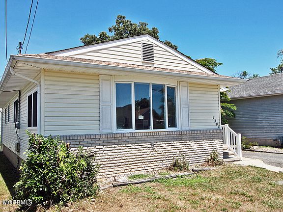2nd image of 2404 4th Avenue