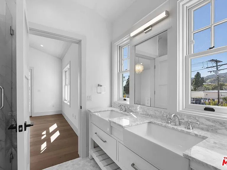 566 Ida St — Photo 27