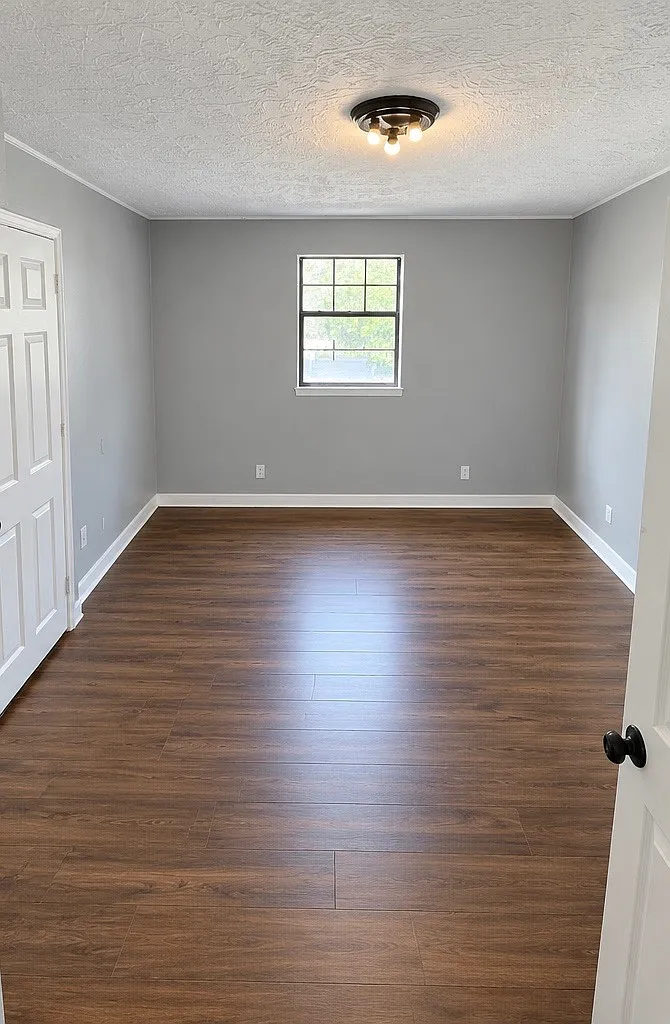 3 bed, 1058 sqft, $1,000 — Photo 1