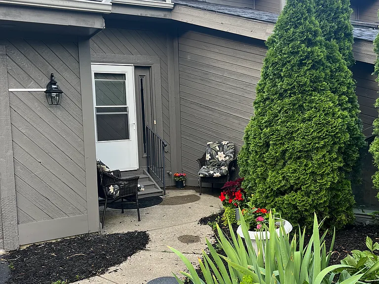 8226 Glencree Pl — Photo 2