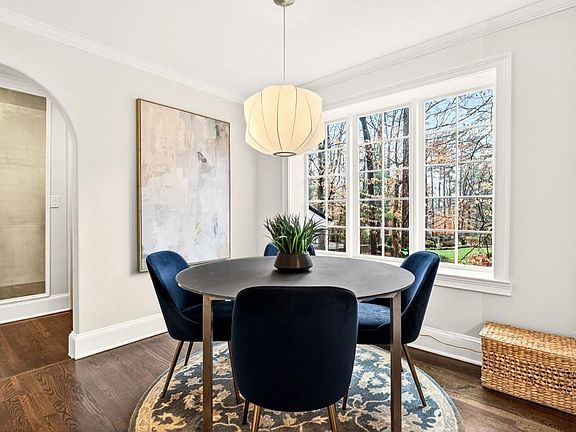 4th image of 3897 Powers Ferry Rd NW