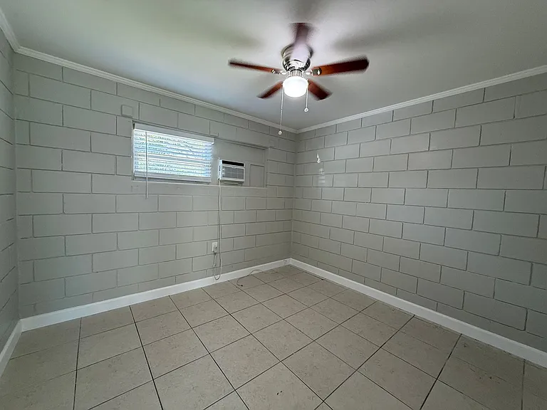 1215 Hartman Apartments — Photo 10