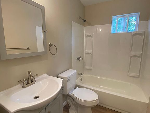 4th image of 1716 Stewart St