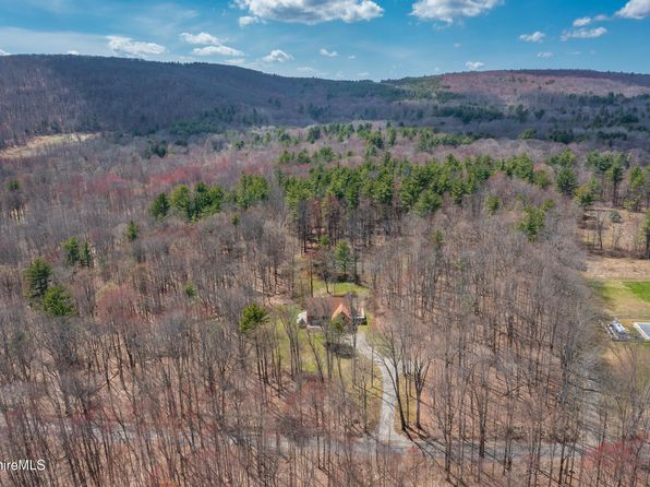 57 Spencer Rd, Austerlitz, NY 12017