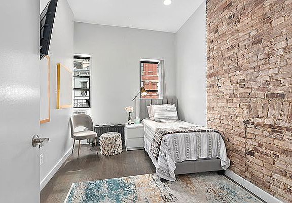 4th image of 171 W 80th St APT 8