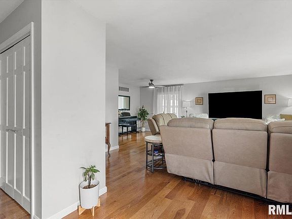 4th image of 2601 Meadow Pointe Dr
