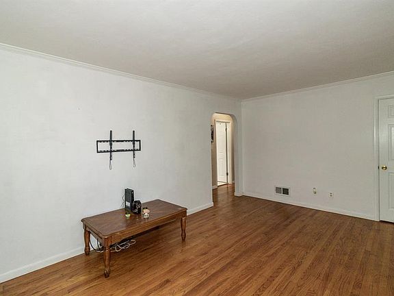 4th image of 803 Doris Jane Ave