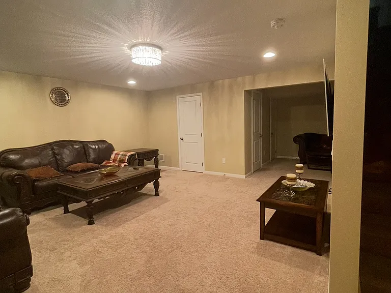 12 SE Booth Ave — Photo 10