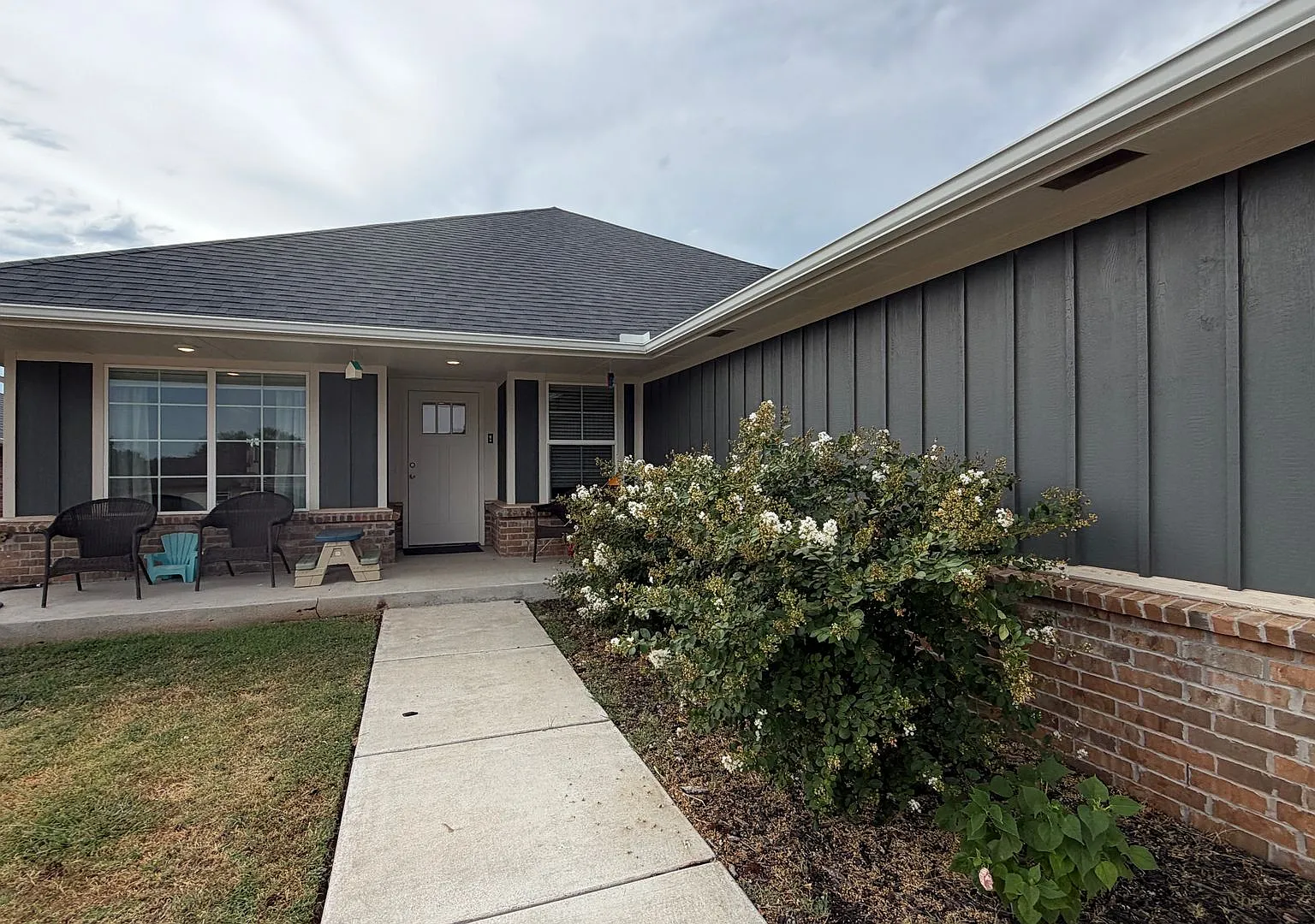 Spacious 4 Bedroom 2 Bathroom Home in Shawnee! — Photo 2
