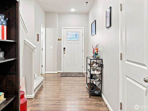 5th image of 8825 Corona Court NE
