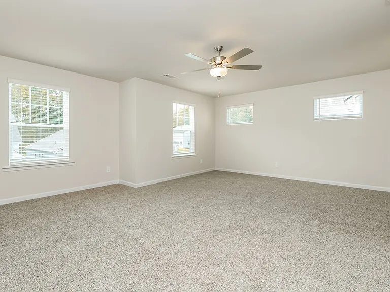 664 Mackenzie Cv — Photo 11