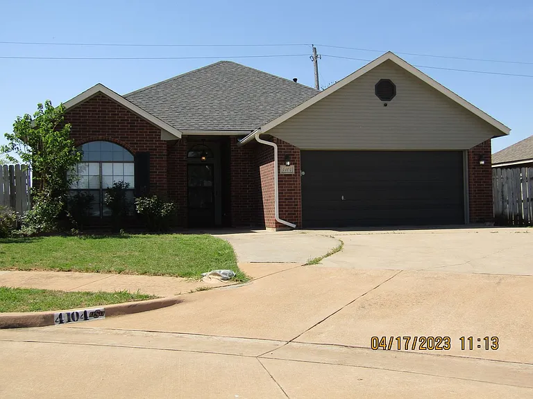 4104 SW Wendy Dr — Photo 1