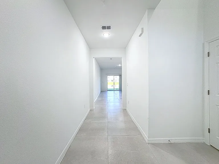 1711 Barton Towne Cir — Photo 12