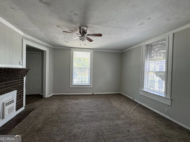 1539 Walnut St — Photo 6