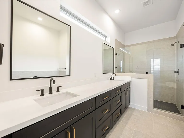 2528 Live Oak St — Photo 13