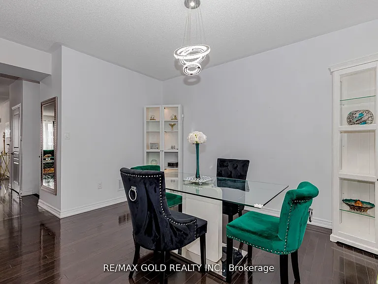 39 Chesterwood Cres — Photo 10