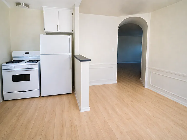 605 Kelton Ave — Photo 46