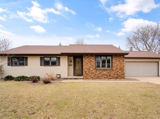 3223 S Blue Spruce Ln, Appleton, WI 54915
