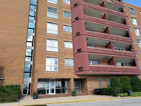 2nd image of 100 Park Ave APT 513