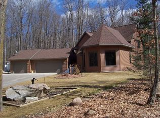 W13118 E Campfire Rd, Leopolis, WI 54948