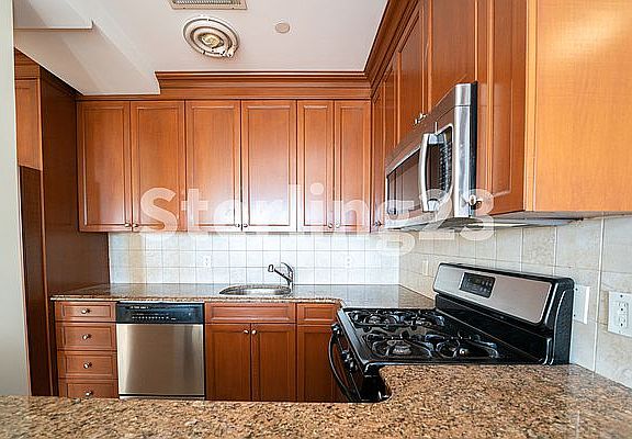 2nd image of 14-31 Astoria Blvd #3E