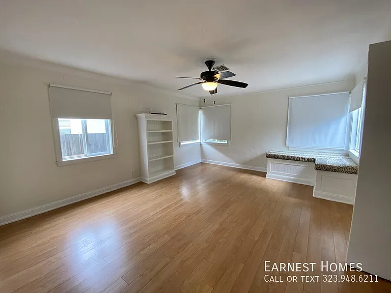 2577 S Bundy Dr — Photo 11