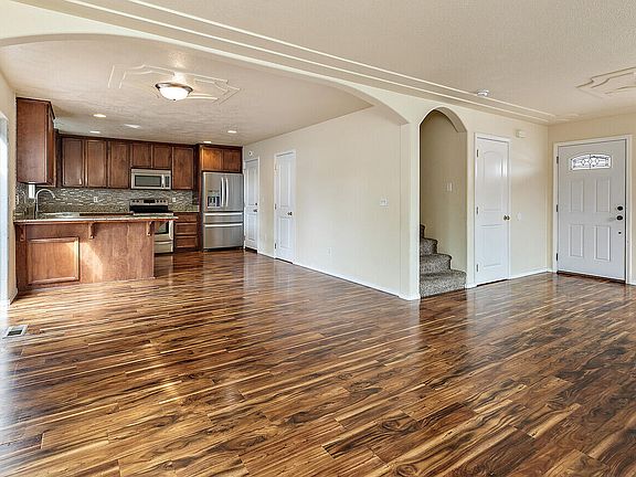 4th image of 450 Freeman Rd