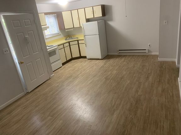 2nd image of 20 Parkcenter Dr #D