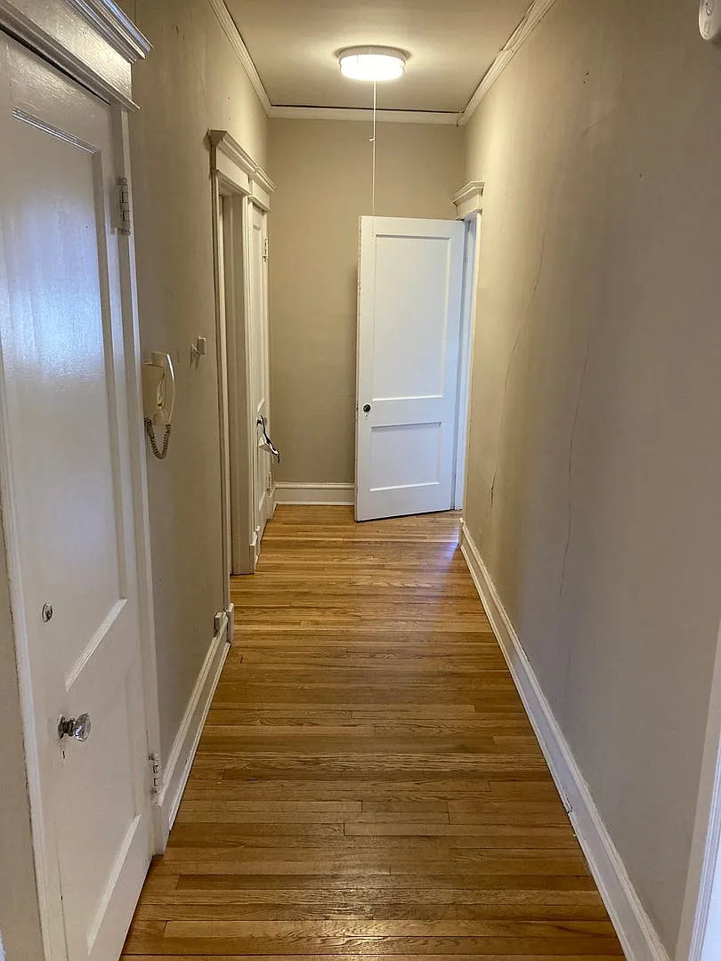 Spacious, Beautifully Updated 3 Br Upr Flat at Great Eastside Location for October 1st! — Photo 1