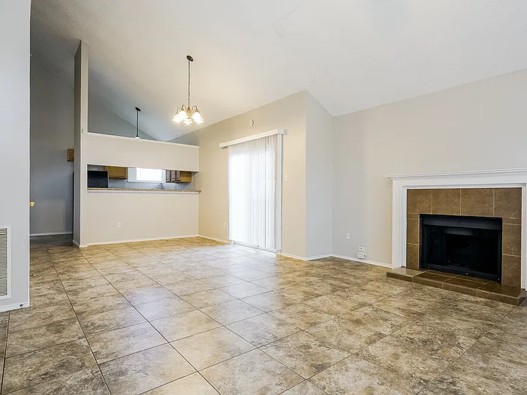 8420 Cloverglen Ln — Photo 5