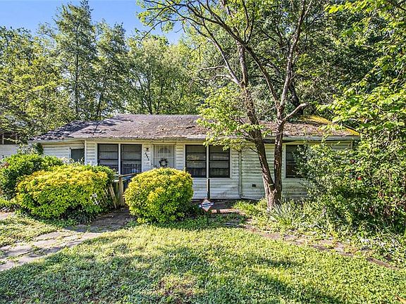 4th image of 2472 Perry Blvd NW