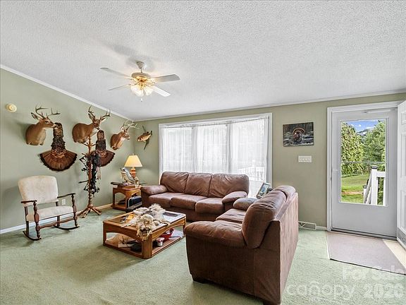 4th image of 98 Cardinal Ln