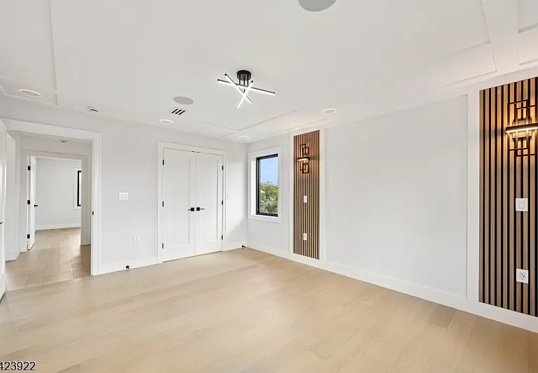 51 Albany Ave — Photo 29
