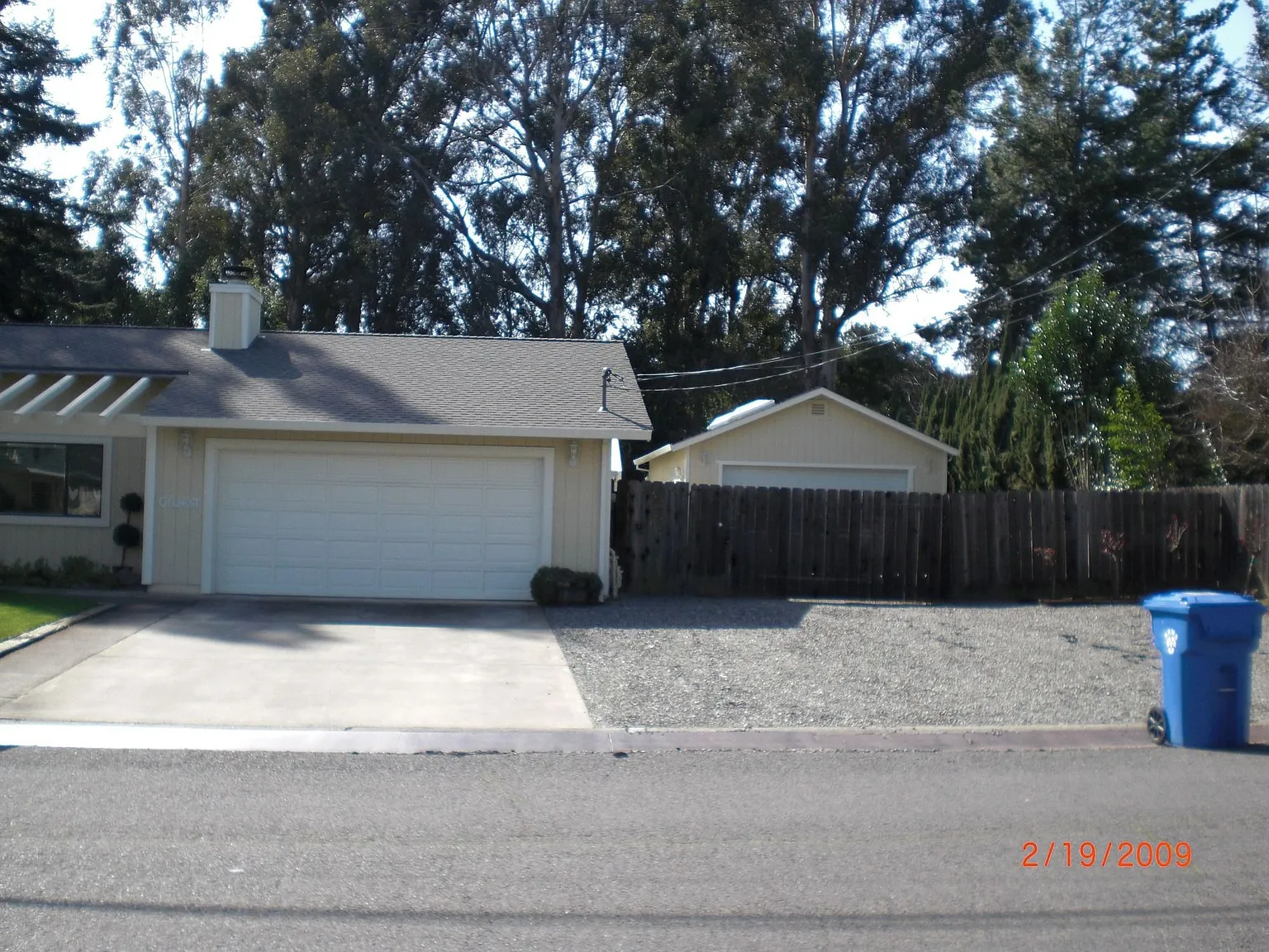 1021 Broadmoor Dr photo 1